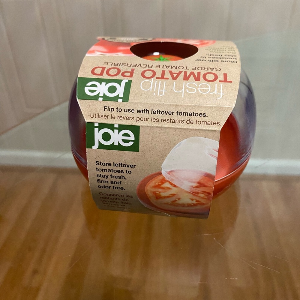 Brand New Joie BPA Free Plastic Red Tomato Saver Tomato Keeper